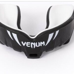 Kids Age 10- Venum Black & White Mouthguard. C9